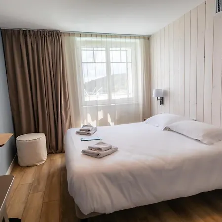 De La Baie 3*