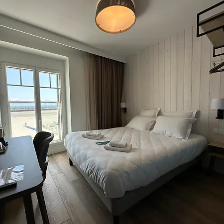 De La Baie Hotel 3*