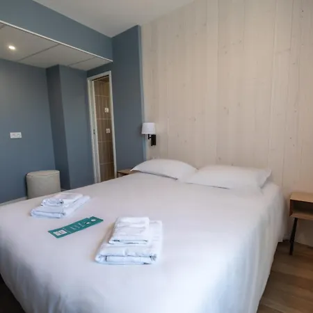 De La Baie Hotel 3*